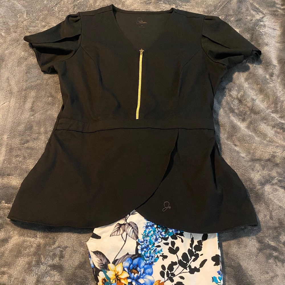 Jaanuu Scrub Top